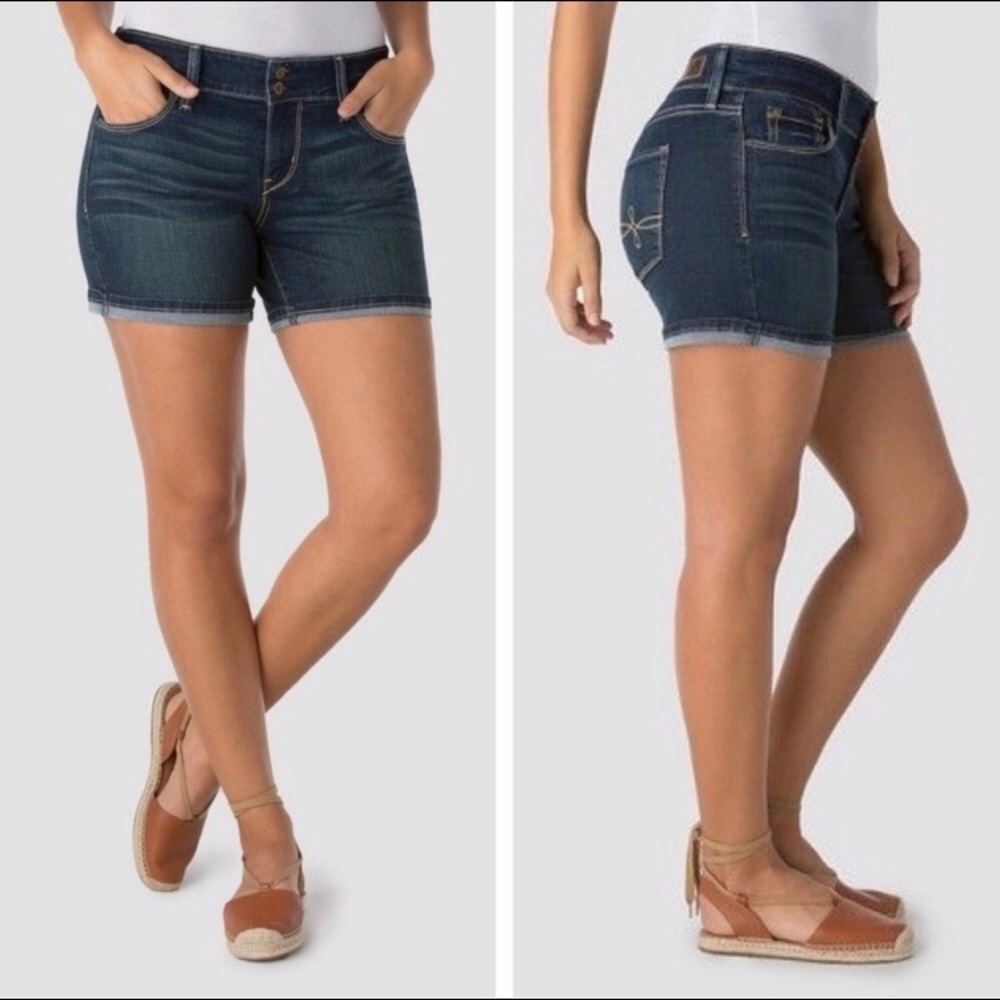 Denizen Levi’s (10) Dark Wash Stretchy Midi Shorts